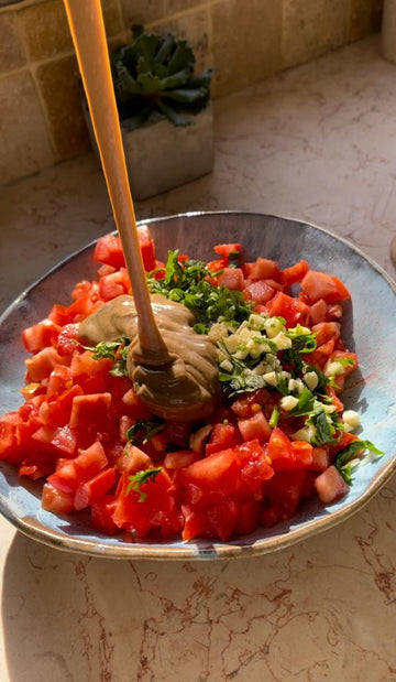 سلطة طحينه مع بندوره