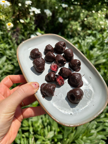 تريند التوت البري بطريقة صحية 💘🍫✨