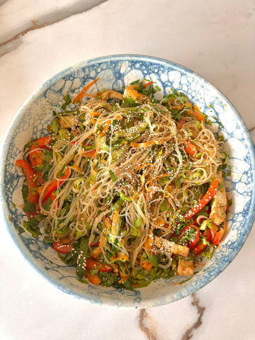 سلطة نودلز مشبعه ومتكامله